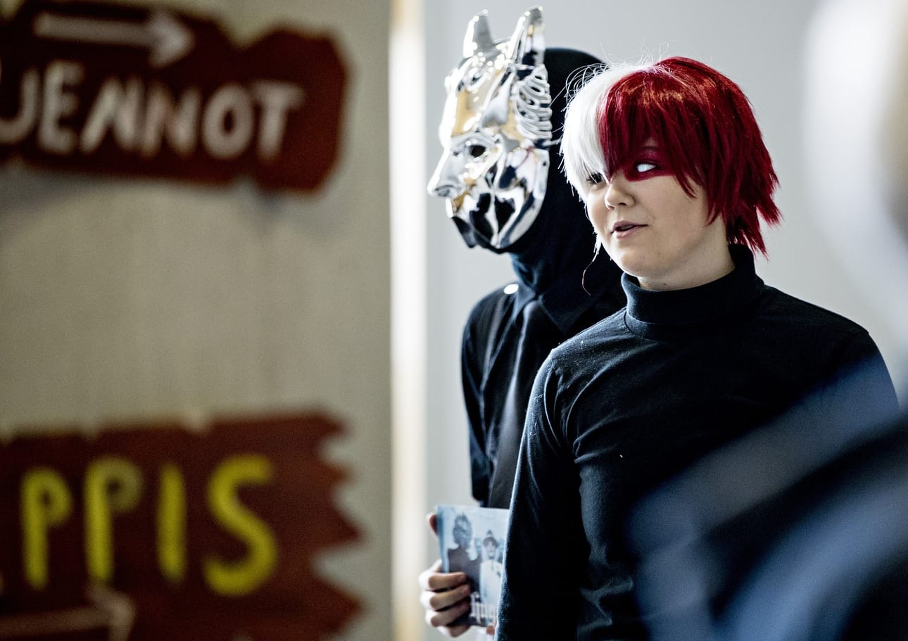 Kastelliin oli lauantaina kokoontunut satoja fantasia-aiheisesta kirjallisuudesta, cosplaysta, länsimaisesta ja japanilaisesta sarjakuvasta, science fictionista ja peleistä kiinnostunutta ihmistä Kummacon 2019-tapahtumaan.