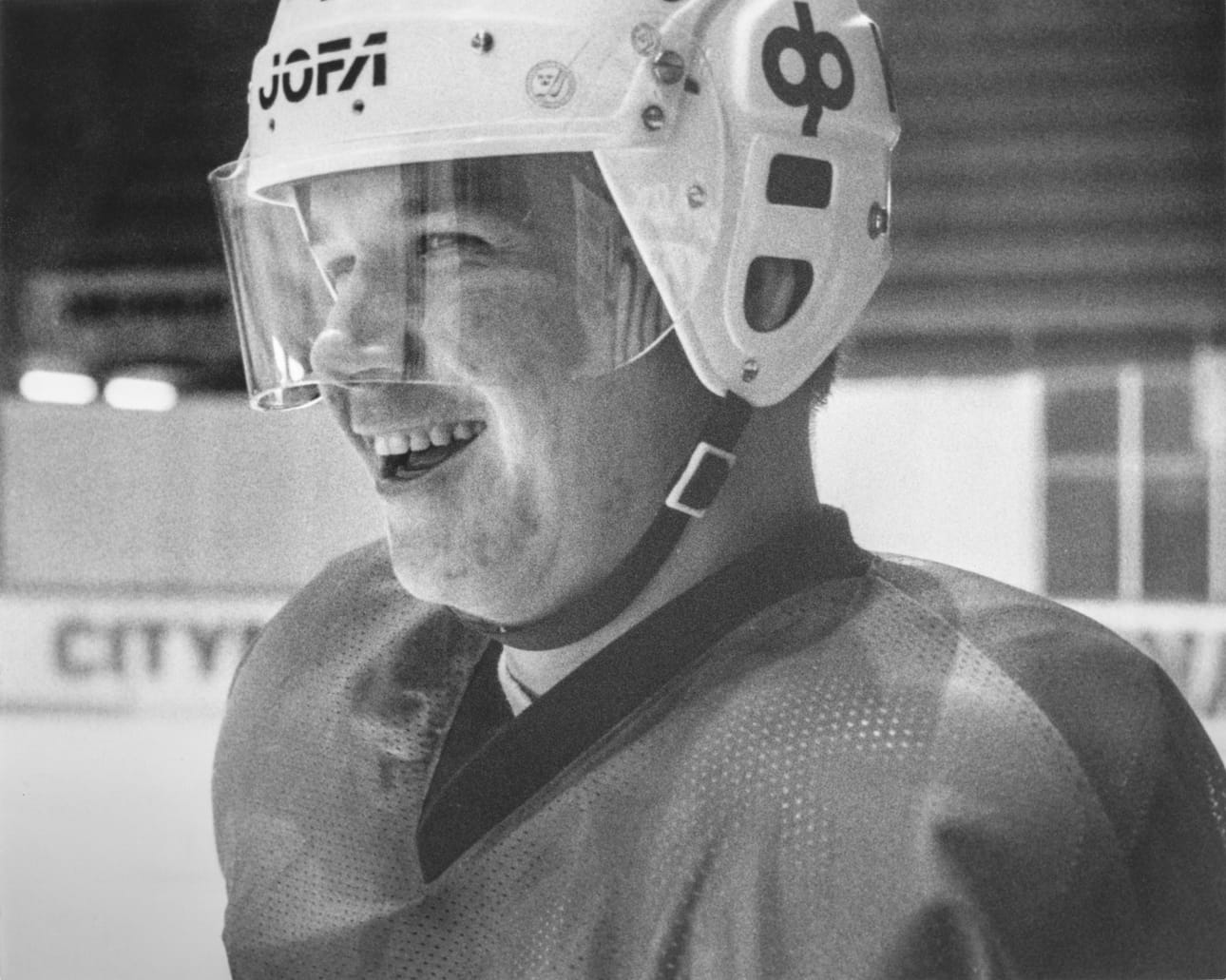 Hymypoika. Juha Riihijärvi oli 1990-luvun alussa yksi Raksilan yleisön suosikeista.