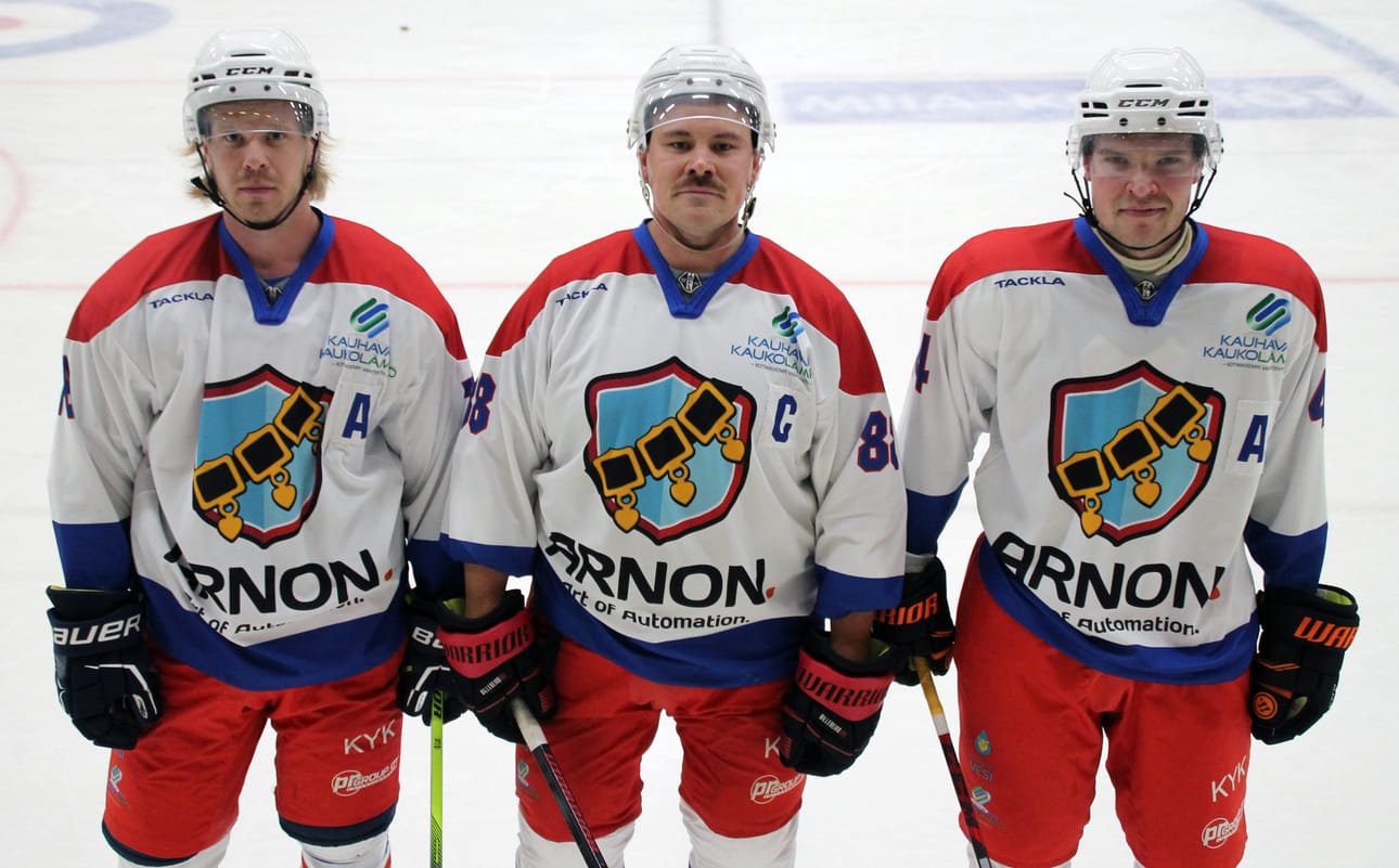 He-Ki jahtaa menestystä kapteeniston muodostavien Jani Katteluksen, Jani Halmesmäen ja Pyry Niemisen johdolla.