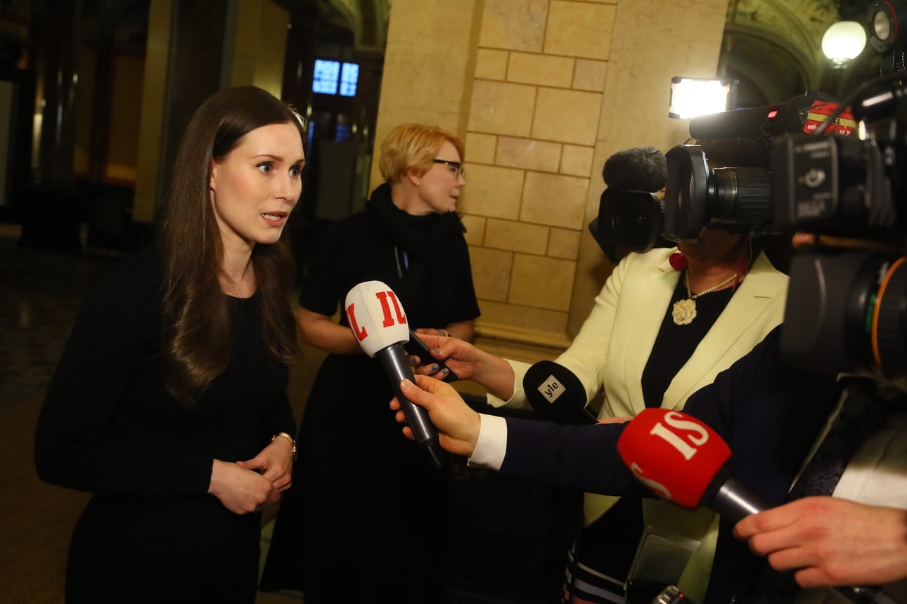 Sanna Marinin (sd.) hallitus valmistelee mahdollisuutta ottaa valmiuslaki käyttöön.