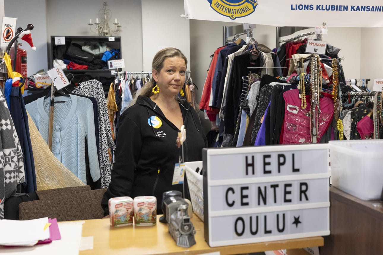 Help Center Oulun yhdistyksen puheenjohtaja Mona Hyvärinen kertoo, että keskiviikkona kaupungin kanssa keskustellaan avustustoiminnan jatkumisesta. Arkistokuva kesäkuulta.
