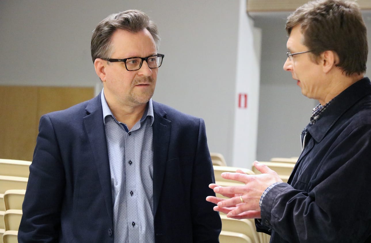 Erkki Seitajärvi oli mukana Haapaveden kyläläisten järjestämässä koulukeskustelutilaisuudessa.