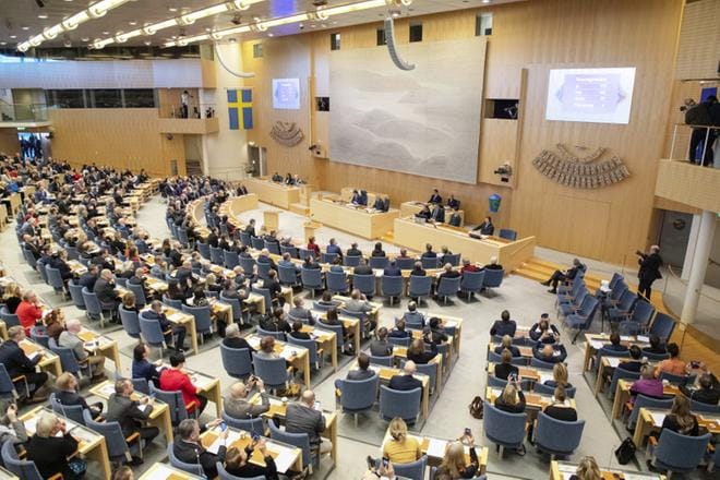 Useita Ruotsin valtiopäiväedustajia on viime vuosina joutunut skandaalien keskelle nostamiensa korvausten vuoksi. Kuvituskuva: Jessica Gow