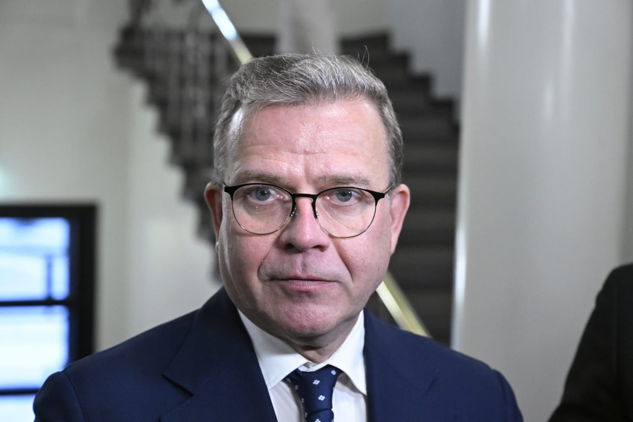 Petteri Orpo on vaitonainen siitä, kenen kanssa on hallihankkeesta keskustellut.