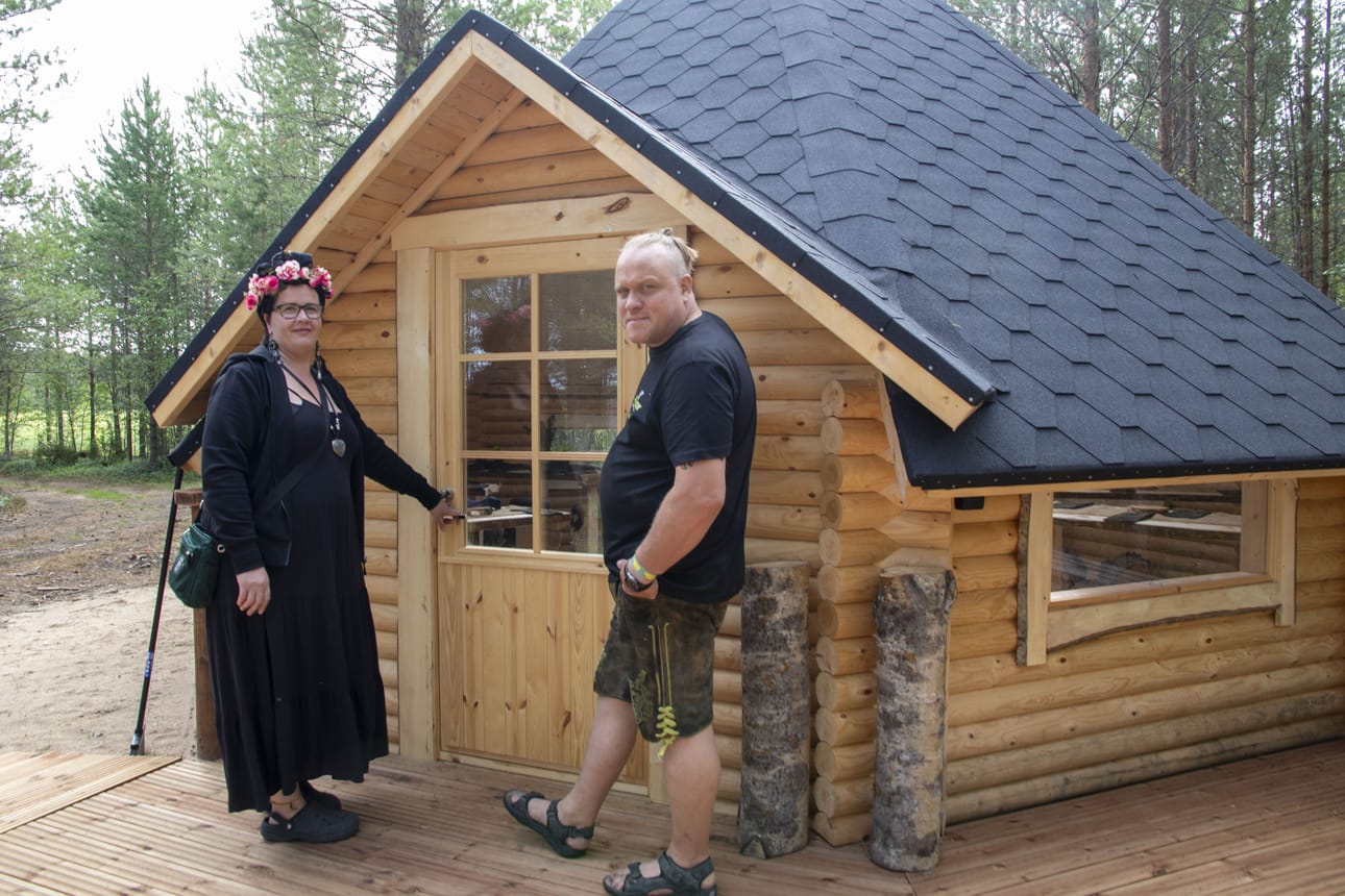 Susanna ja Timo Kujala avasivat toissakesänä Kieppi-luontomatkailukodan.