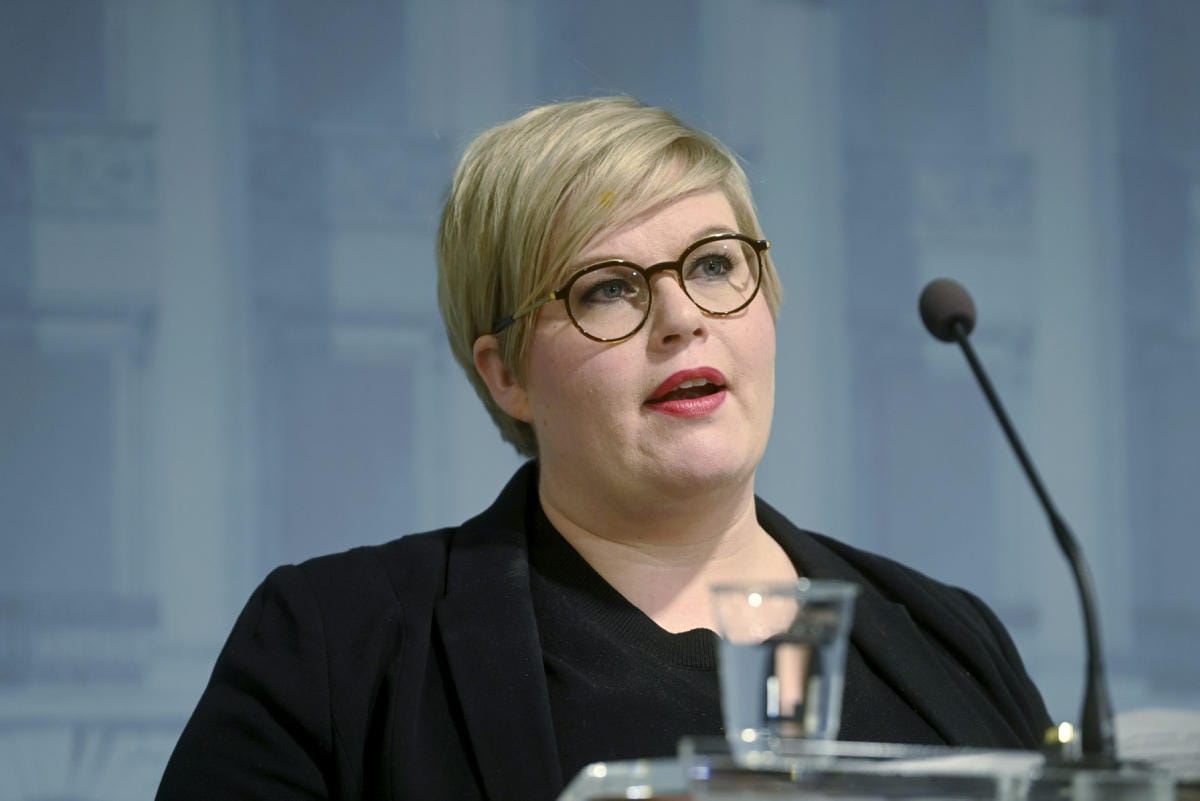 Valtiovarainministeri Annika Saarikko pitää perusteltuna ja loogisena ajatusta siitä, että Ukrainan tuhoamisesta vastuussa olevat rahoittaisivat myös maan jälleenrakentamisen. LEHTIKUVA / Vesa Moilanen