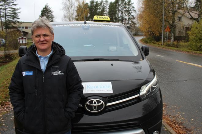 Anne Myllyniemestä on ehdottomat hyvät puolensa sillä, että Kuortane on suhteellisen pieni paikkakunta ja että ihmiset tuntevat toisensa. KUVA: REIJO HEIKKILÄ