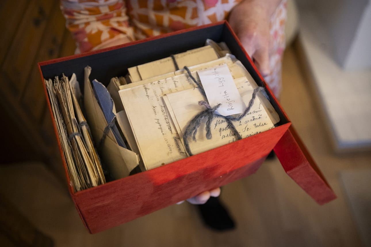 Lyyli-täti lahjoitti 1930- ja 1940-luvuilla käydyn kirjeenvaihdon Irmeli Roiniselle 1990-luvulla.