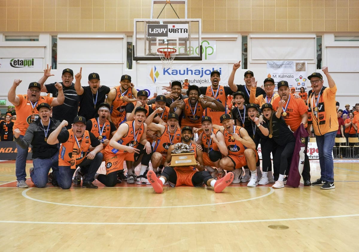 Mestaruus on Karhu Basketille seurahistorian kolmas. LEHTIKUVA / Ville Vuorinen