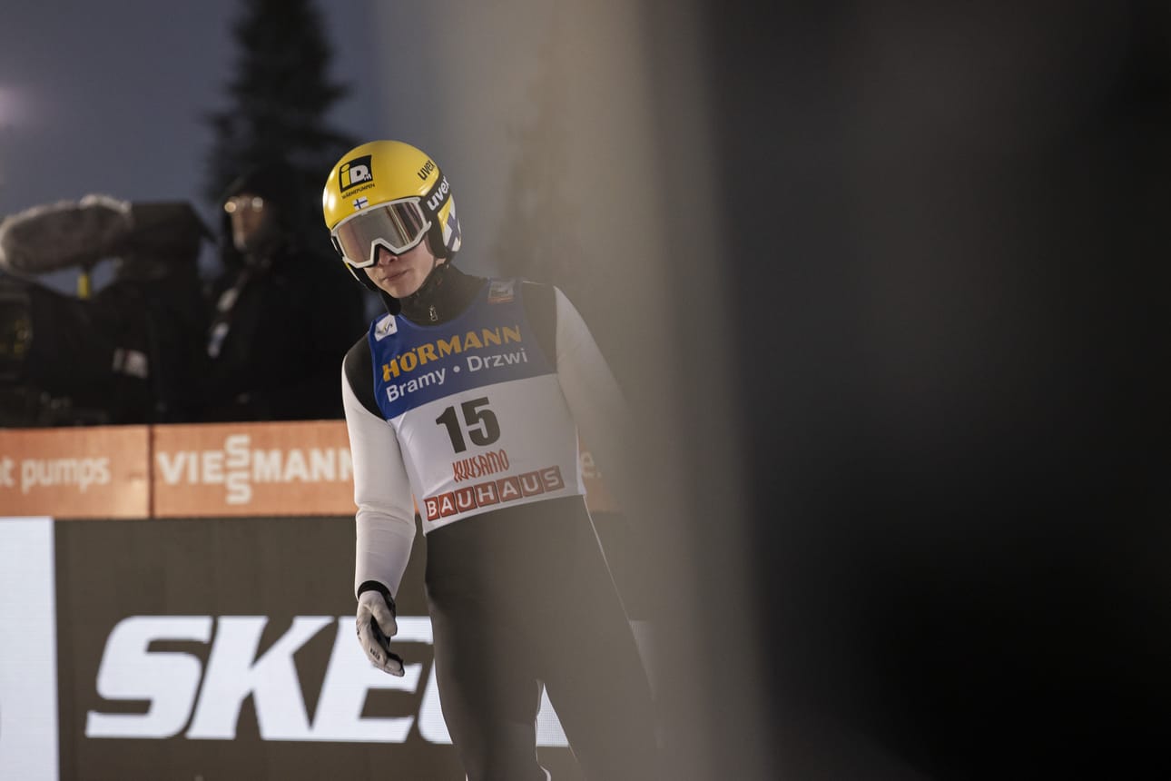 Vilho Palosaari kisaa maailmancupin kisoissa Willingenissä. Kisat ovat maailmancupin kalenterissa viimeiset ennen ensi viikolla alkavia Milano-Cortinan talviolympialaisia.