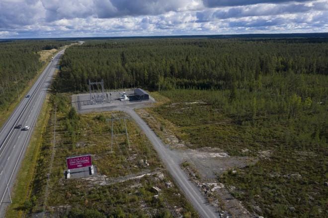 Datakeskukselle on varattu tontti Itäväylän varresta Eskoon liittymän läheltä Pihlajaniemestä. Alueella sijaitsee entuudestaan Seiverkkojen uudehko sähköasema.KUVA: KARI LÖFHJELM