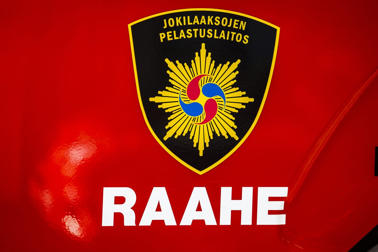 Pelastuslaitos sai hälytyksen keskisuuresta rakennuspalosta hieman ennen kolmea. Kuvituskuva.