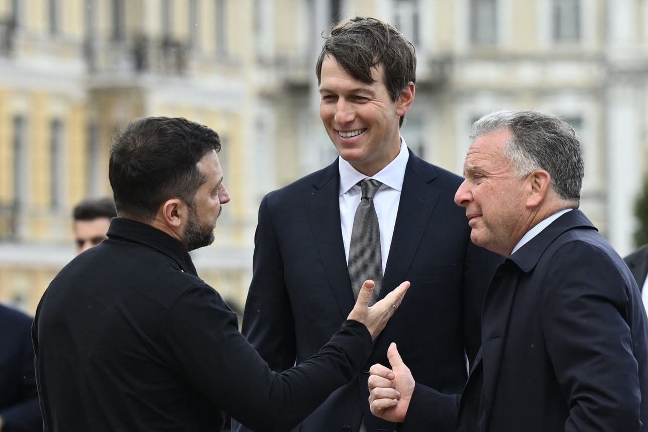 Ukrainan presidentti Volodymyr Zelenskyi otti vastaan Yhdysvaltain Jared Kushnerin ja Steve Witkoffin sunnuntaina Kiovassa.