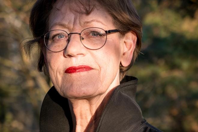 71-vuotiaalla Gudrun Schymanilla on ainutlaatuinen ura Ruotsin politiikassa. Ensin hän johti vasemmistopuoluetta, sitten feministejä.