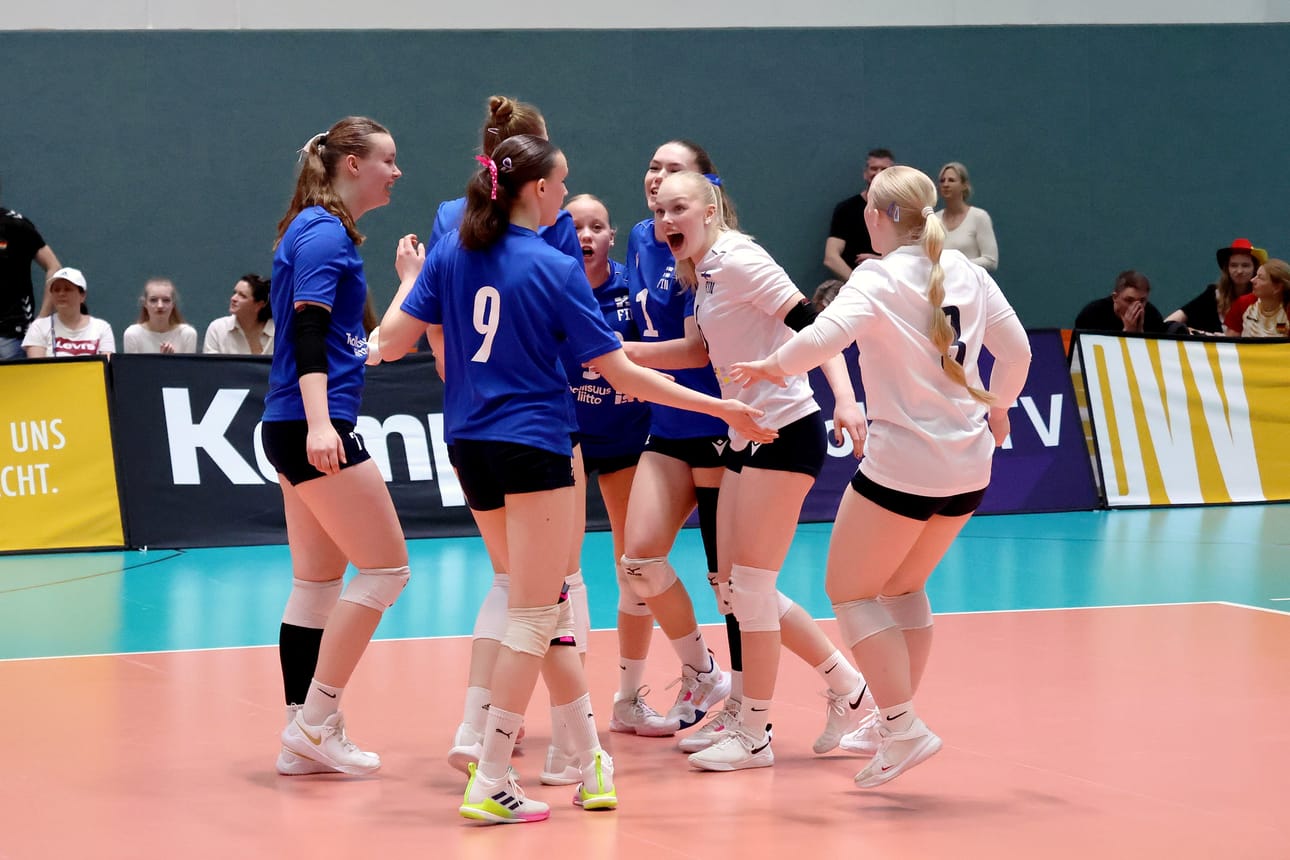 Suomen alle 20-vuotiaat naiset riemuitsivat EM-lopputurnauspaikasta.