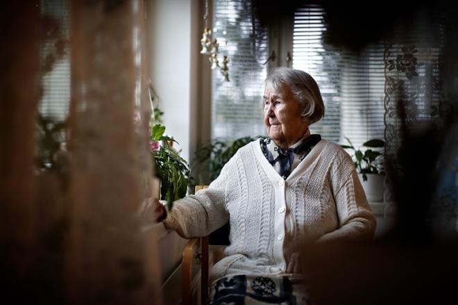 Sata vuotta sunnuntaina, Elsan päivänä, täyttävän Elsa Hännisen päivät kuluvat nykyään mukavasti Simunan pienkodissa. KUVA: TOMI KOSONEN