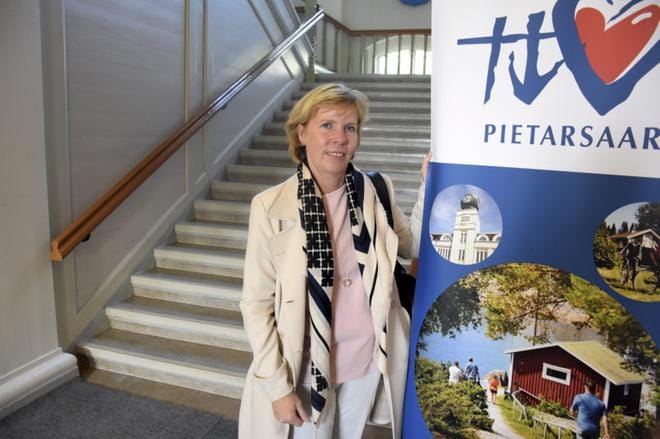 RKP:n puoluejohtaja Anna-Maja Henriksson kaipaa toimivampaa yhteistyötä Pietarsaaren ja Kokkolan sairaaloiden välille. KUVA: PENTTI HÖRI