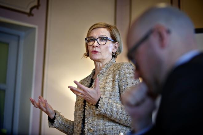 Paula Risikko (kok.) toimii ainakin toistaiseksi eduskunnan toisena varapuhemiehenä. Moninkertainen ministeri ei usko, että kokoomus saa pitää paikkaansa puhemiehistössä, mikäli hallitus syntyy käynnissä olevien neuvottelujen perusteella. Arkistokuva Tomi Kosonen