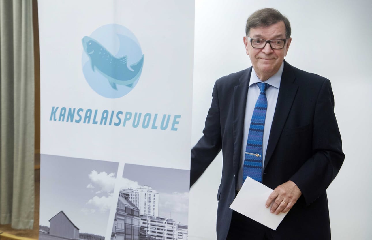 Paavo Väyrynen ilmoitti asettuvansa ehdolle presidentinvaaleissa.