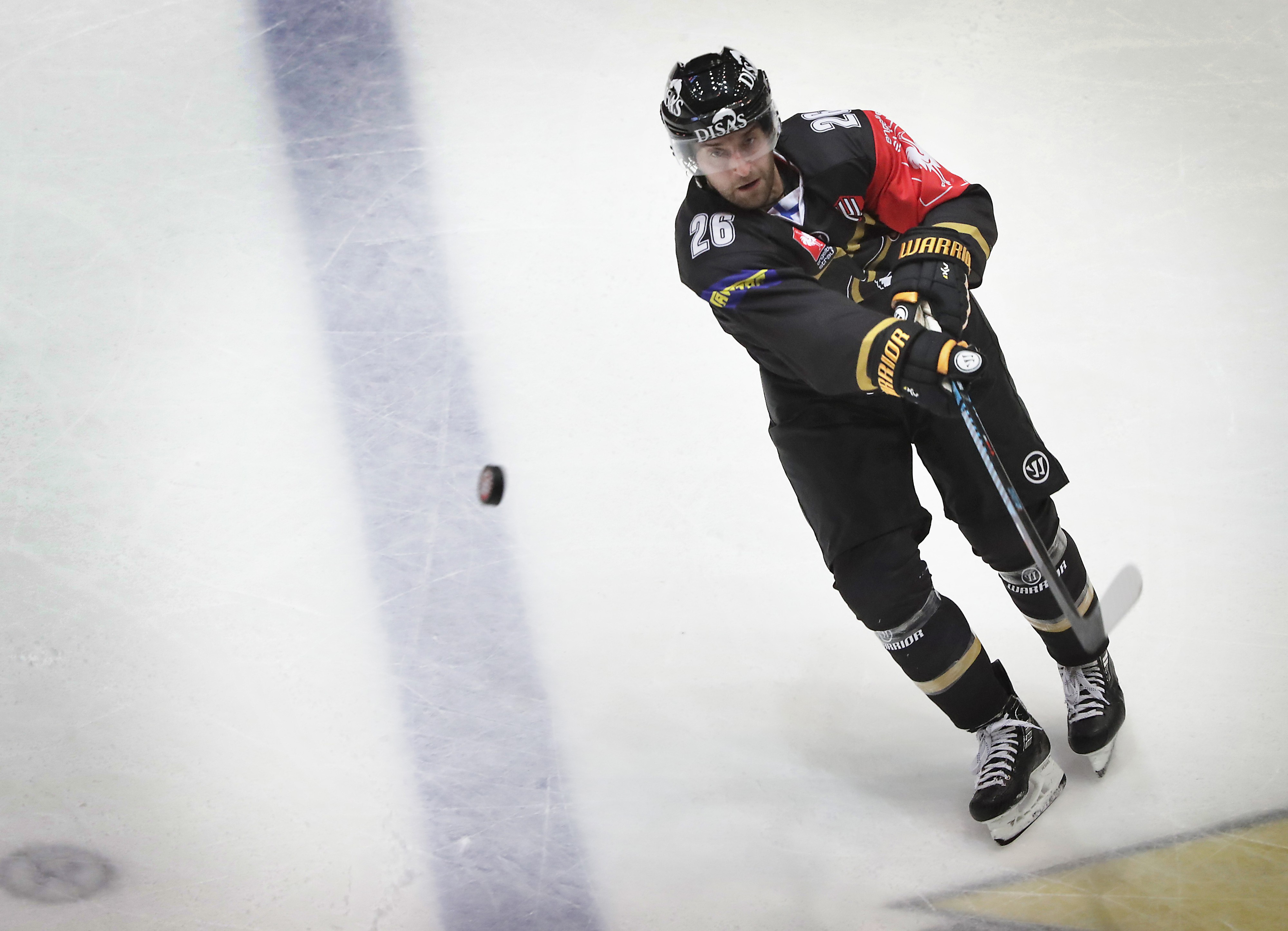 Kalevan tietojen mukaan Kärpät on tehnyt jatkosopimuksen ensi kaudesta myös 33-vuotiaan kanadalaispuolustaja Shaun Heshkan kanssa.
