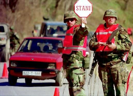 Operaatio vaarassa . Jos sopimukseen ei päästä, jättävät yhdysvaltalaissotilaat ensi vaiheessa Bosnian.