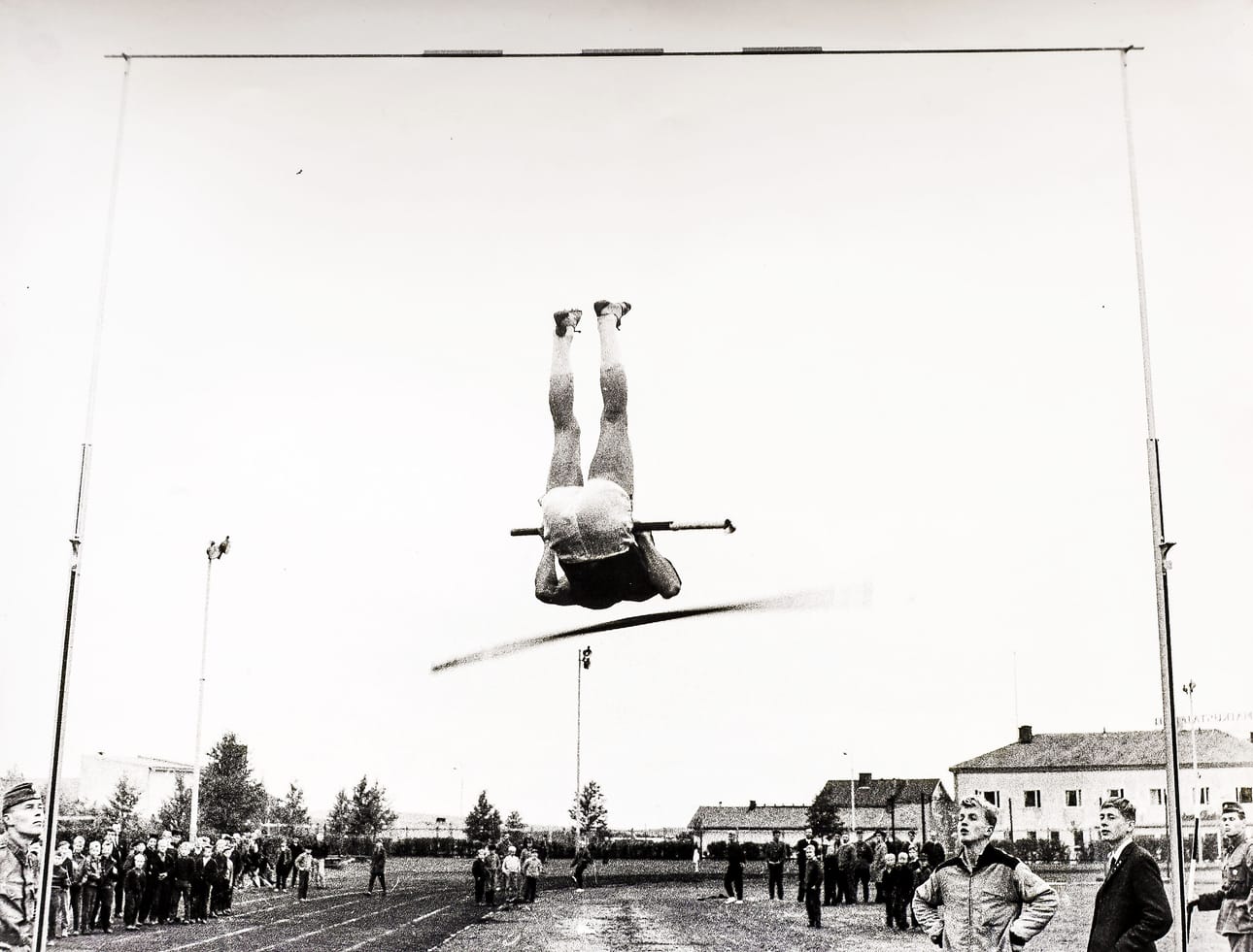 Kaikki tragedian ainekset. Aulis Kairento koki vuonna 1962 seiväshyppääjän painajaisen, kun seiväs katkesi kesken suorituksen.