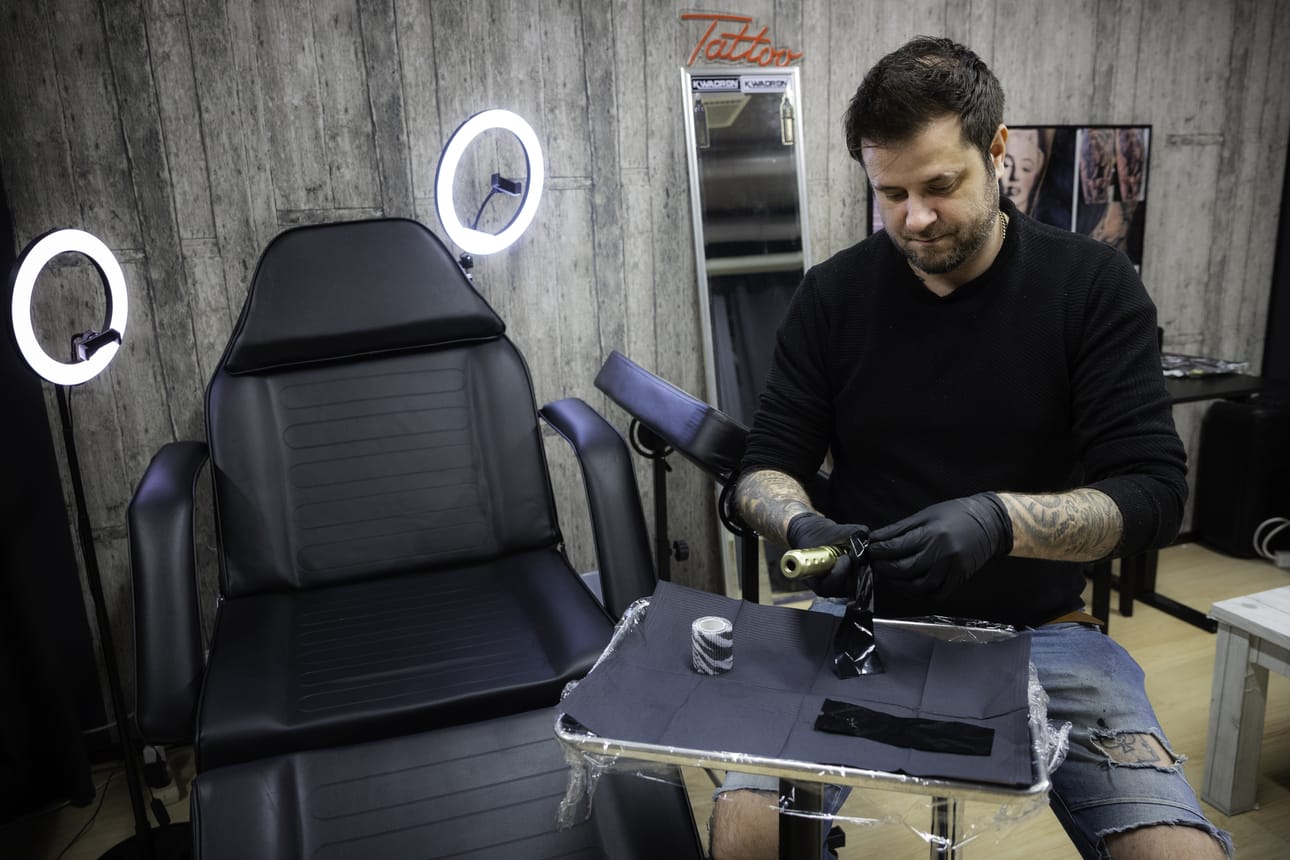 Mikko Hirvelän tatuoinnit sopivat peitekuviksi joskus sellaisenaan.