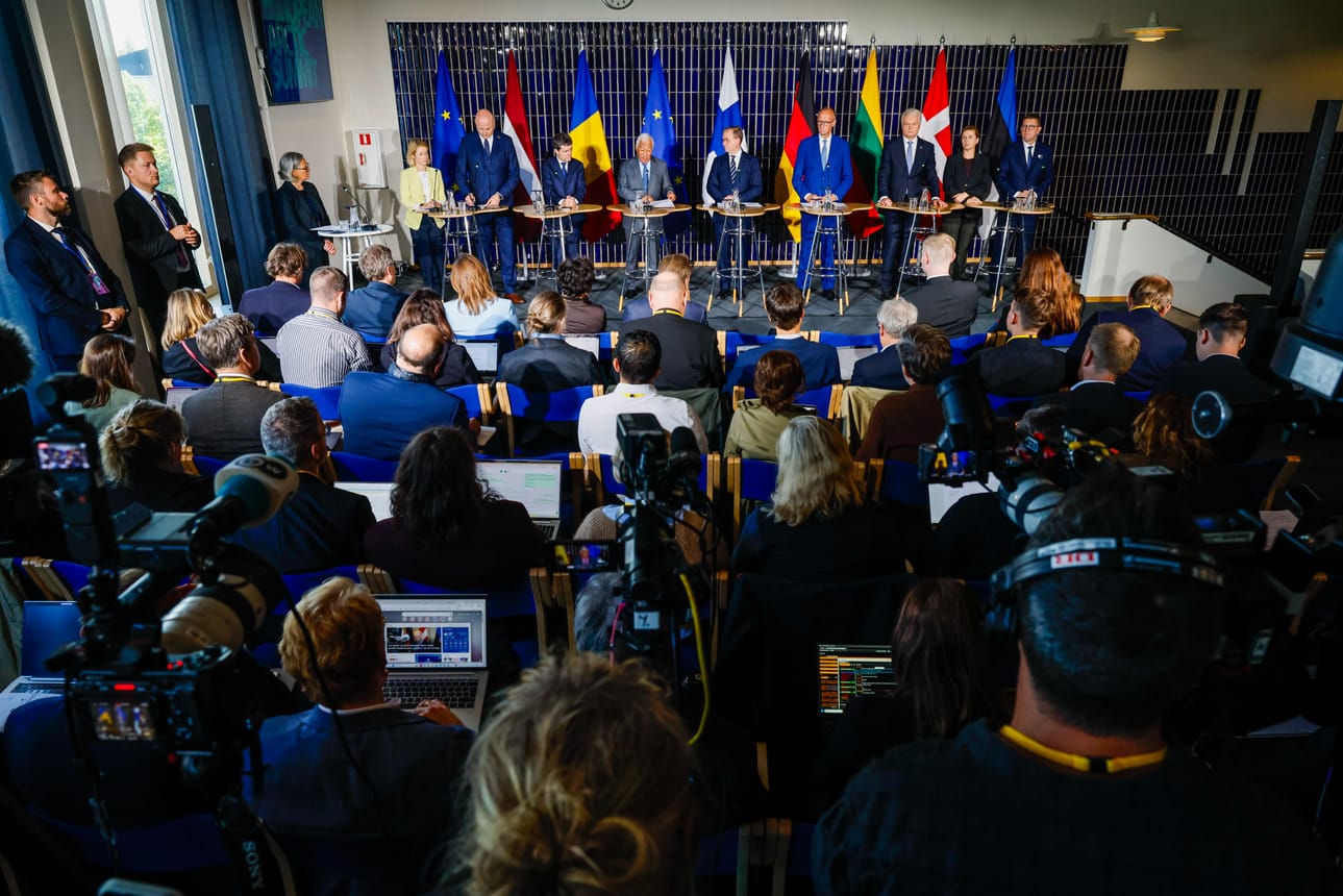 European Arctic Summit -huippukokous kiinnosti kansainvälistä mediaa. Rovaniemelle saapui noin 120 median edustajaa. EU-johtajat pitivät medialle tiedotustilaisuuden huippukokouksen jälkeen.