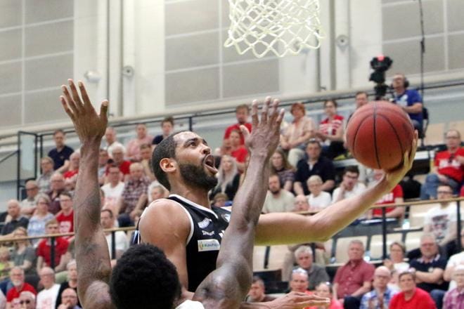 Rene Rougeaun jatkosopimus on pieni lottopotti Karhu Basketille. KUVA: JARI-PEKKA LAITIO-RAMONE