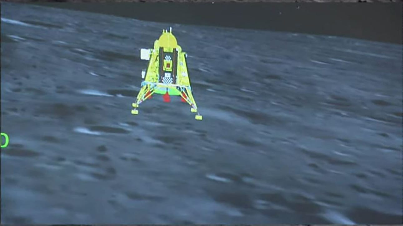 Kuvakaappaus Intian avaruustutkimusjärjestön verkkosivun livefiidistä näyttää Chandrayaan-3:n laskeutumisen Kuuhun. LEHTIKUVA/AFP/HANDOUT/Intian avaruustutkimusjärjestä