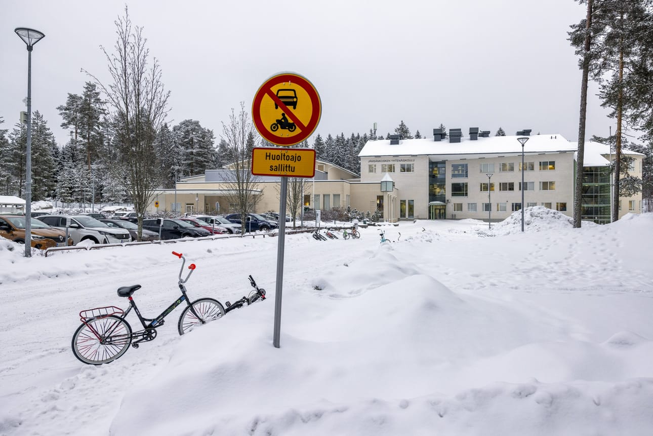 Poliisi sai tiedon Jämsänkosken kouluun kohdistuneesta kouluiskusuunnitelmasta ennen suunniteltua tekopäivää eikä kenellekään ehtinyt aiheutua konkreettista vaaraa. LEHTIKUVA / TOMMI ANTTONEN