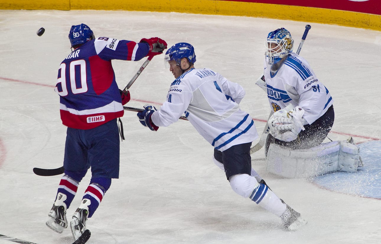 Suomi ja Slovakia kohtasivat jo alkusarjassa. Suomi voitti maalivahti Antti Raannan unelmapelillä 2-0.