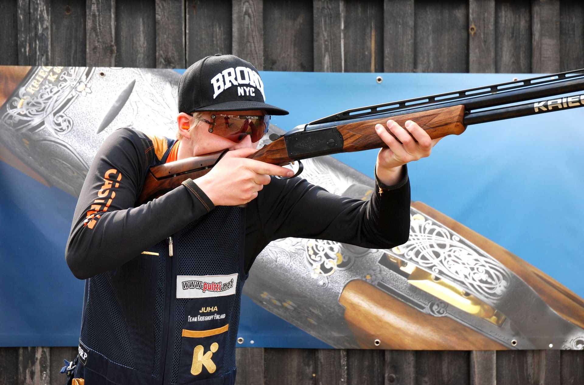 Ruukkilainen Juha Manninen ampui viime viikonloppuna junioreiden MM-hopeaa. Seuraavaksi hän siirtyy aikuisten sarjaan.