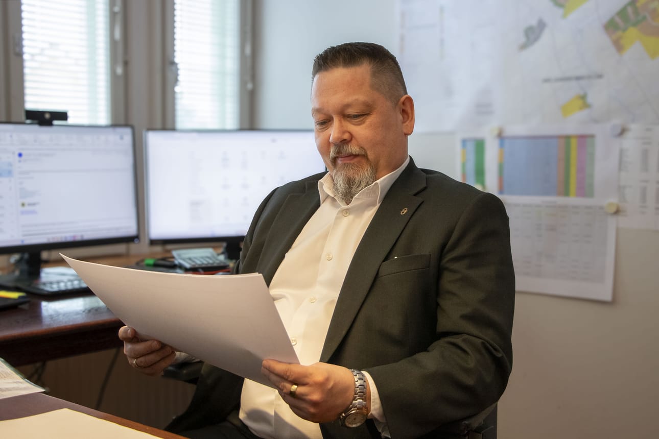 Tyrnävän kunnanjohtaja Vesa Anttila majoittuu tulevana sunnuntaina paloasemalle ja viipyy siellä viikon. Hänellä on paikallispuolustusharjoituksessa kolme tehtävää, joista yksi on alueellisen tilannekuvan ylläpitäminen.