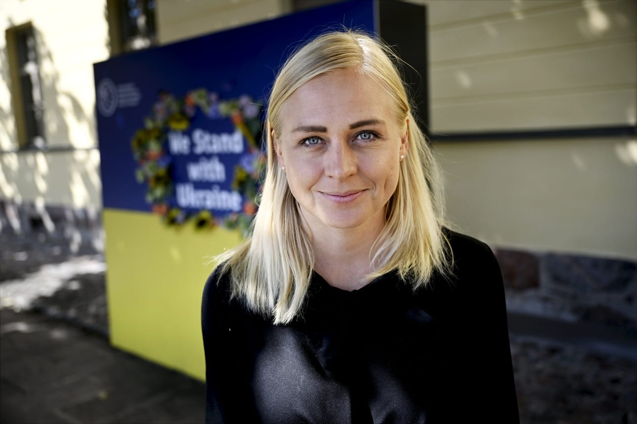 Suomen ulkoministeri Elina Valtonen (kok.) muistuttaa Ukrainan olevan kansainvälisesti suvereeni valtio, jolla on oikeus alueelliseen koskemattomuuteen ja sen puolustamiseen. LEHTIKUVA / Antti Aimo-Koivisto