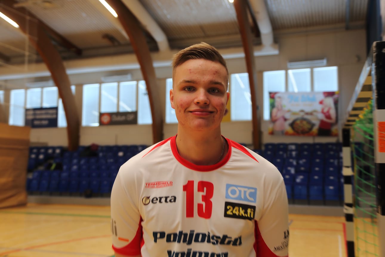 Jiri Hänninen lähti keskiviikkona muun joukkueen kanssa pitkälle vieraspelireissulle. Ensi viikolla käynnistyvät pudotuspelit.