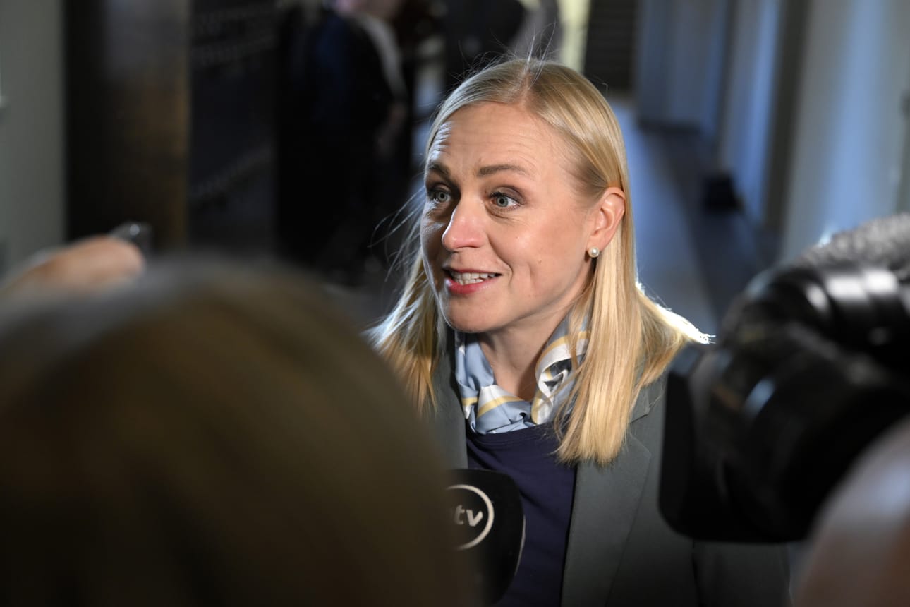 Ulkoministeri Elina Valtonen on huolestunut Lähi-idän tilanteesta.