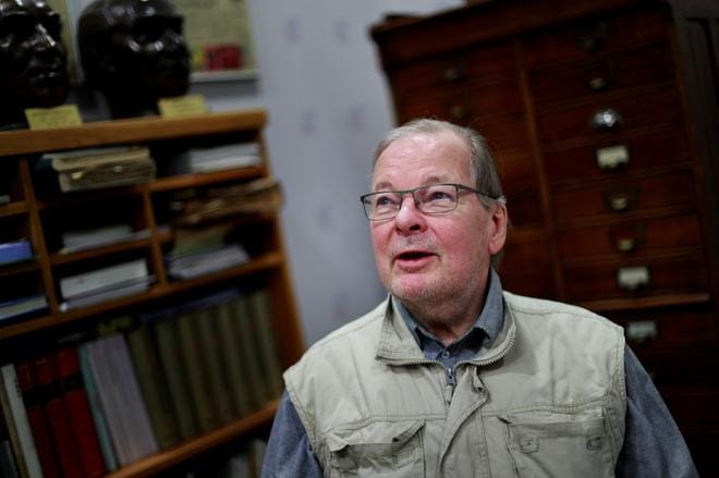 Juhani Kari löysi hiljakkoin uudelleen vuonna 1974 C-kaseteille äänitetyt muistelmat, joissa isä kertoo vaiheistaan kansalaissodan ajoilta. KUVA: JAAKKO ELENIUS