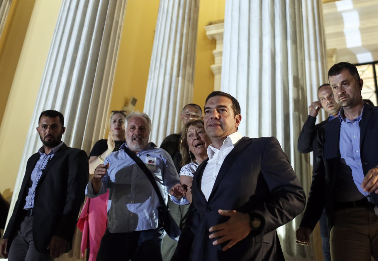 Ennakkoäänten julkaisun jälkeen kävi selväksi, että pääministeri Alexis Tsipras joutuu jättämään tehtävänsä. Alustavien laskelmien mukaan Tsiprasin puolueella Syrizalla olisi Kreikan parlamentissa vain 86 paikkaa.