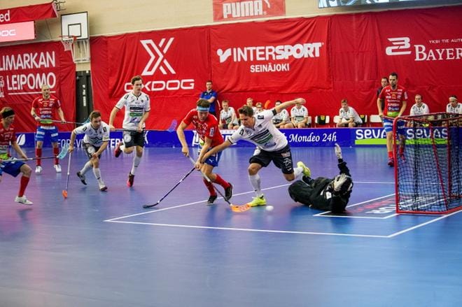 SPV:n Jukka-Pekka Pelto-Arvo löysi itselleen maalipaikan. KUVA: JAAKKO ELENIUS