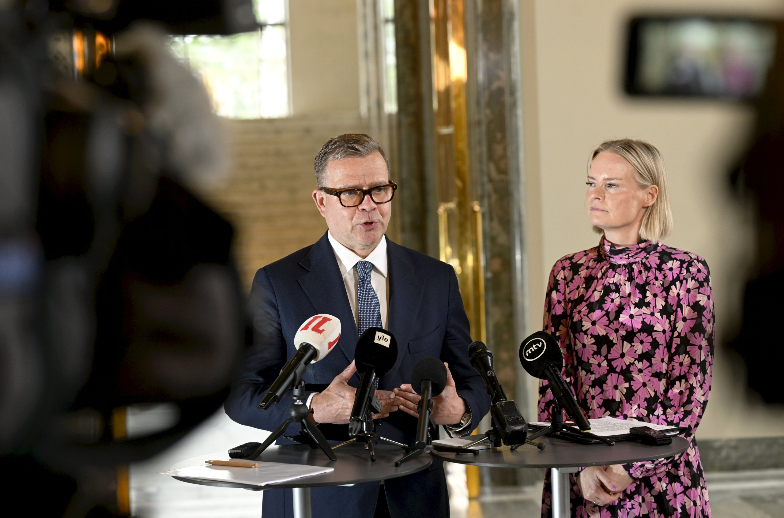 Orpo ja Purra hakivat puolueilta tukea vaalikaudet ylittävälle velkajarrulle