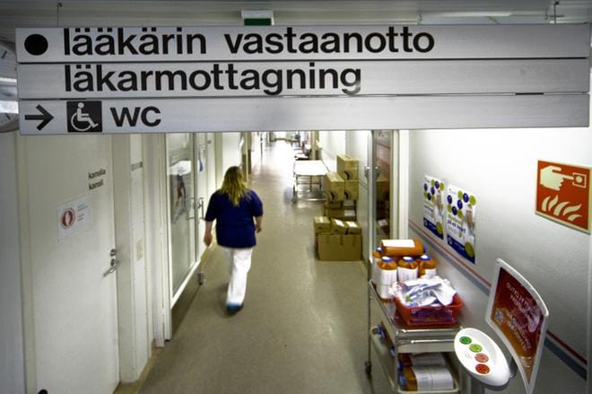 Sosiaali- ja terveyslautakunta on ollut säästöissä kekseliäs. Säästöjä saadaan, kun avoimien vakanssien täyttöprosessit pitkittyvät (100 000 euroa), laskutusta tehostetaan (50 000) ja työkykynsä osittain menettäneitä siirretään henkilökohtaisiksi avustajiksi (150 000). ARKISTOKUVA: EETU SILLANPÄÄ