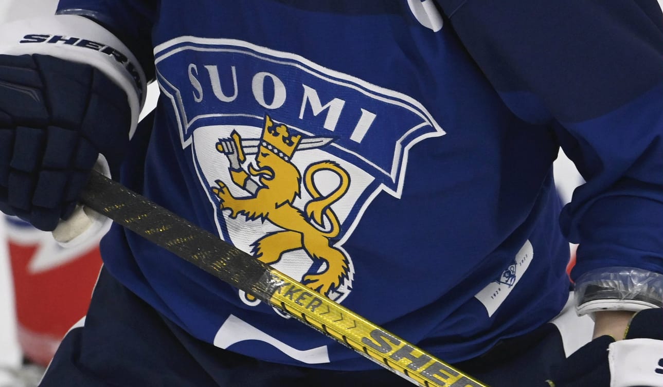 Kymmenen naisten jääkiekkomaajoukkueen entistä pelaajaa, valmentajaa ja taustahenkilöä ovat lähettäneet medialle avoimen kirjeen. Kirjeen allekirjoittaneet eivät tunnista viime aikojen uutisoinnista tuntemaansa joukkuetta. LEHTIKUVA / Heikki Saukkomaa