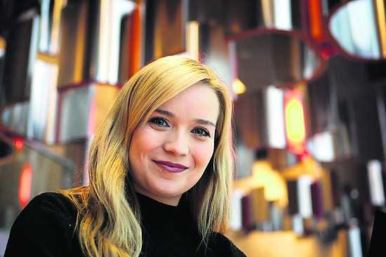 Isa-Eerika Lehto esittäytyi oululaisyleisölle Katrina viime kesänä. Hän oli mukana Mikko Kivisen ohjaamassa Tukkijoella-musikaalissa Toppilan möljällä.