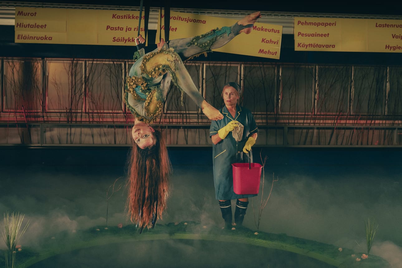 Teatteria, nykysirkusta ja nykytanssia yhteen kietova Faravidin maa - esityksessä esiintyvät muun muassa Flow’n sirkustaiteilija Katariina van Earle ja Oulun teatterin näyttelijä Annina Rokka.