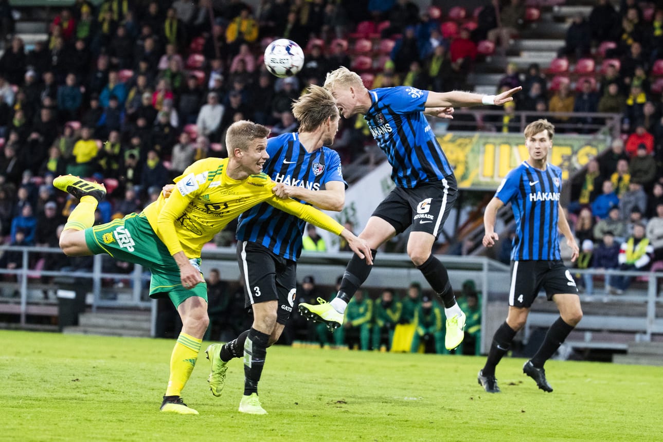 Jalkapallon Veikkausliiga alkaa 1. heinäkuuta. Kuva viime syyskuulta ottelusta Ilves-Inter.