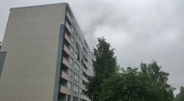 Lukijan video: Asuntopalo Puolivälinkankaalla