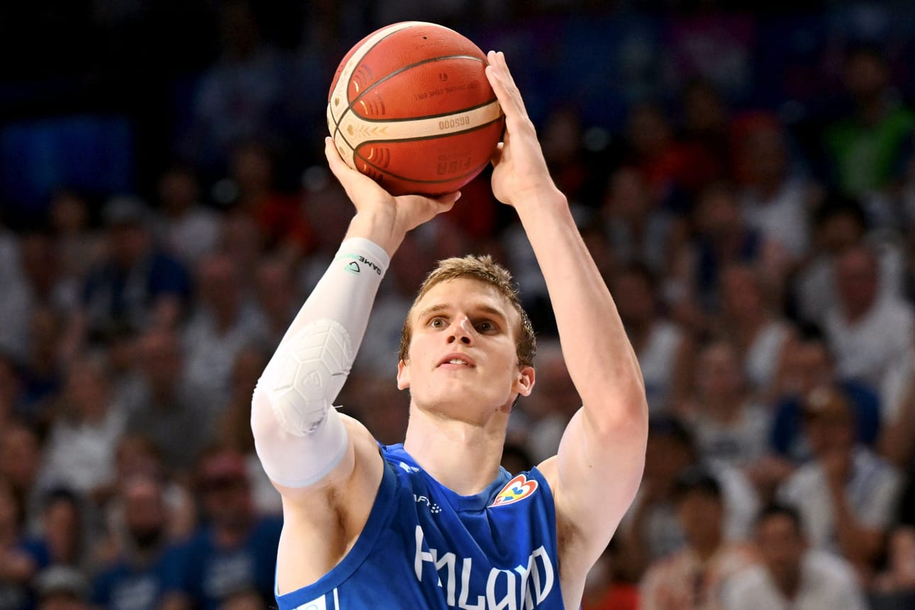 Voitto varmistaisi Lauri Markkaselle ja muulle Susijengille paikan ensi kesän olympiakarsintaturnauksiin, joissa jaetaan viimeiset neljä paikkaa Pariisin olympialaisiin. LEHTI / Vesa Moilanen