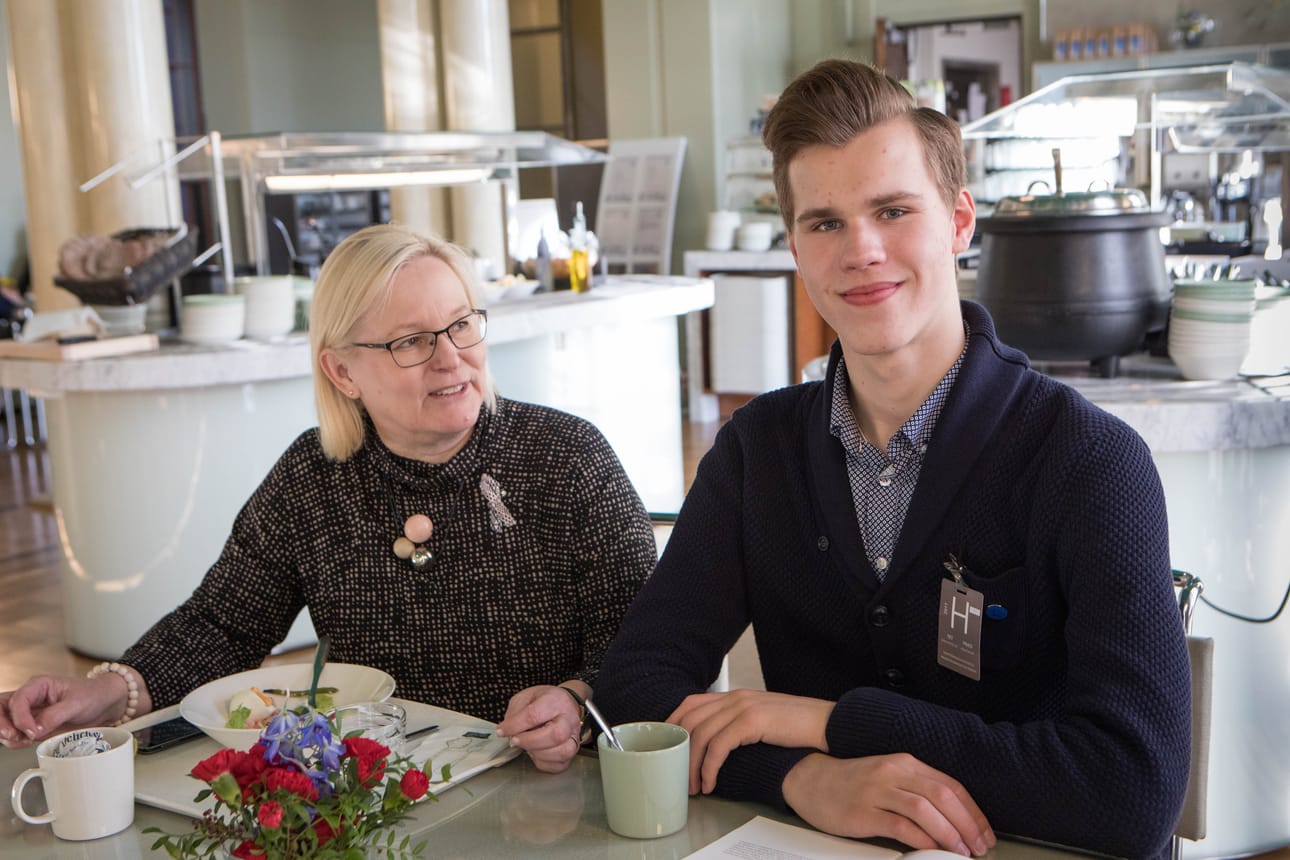 Nurmijärveläisen yhdeksäsluokkalaisen Otto Suhosen työharjoittelu sujui kuusamolaisen kansanedustajan Ulla Parviaisen (kesk.) seurassa.