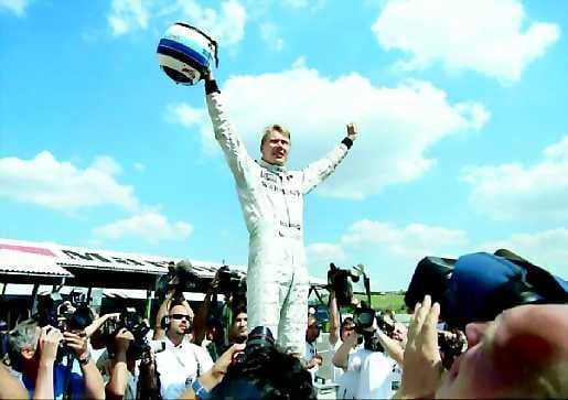 Kaksinkertainen maailmanmestari Mika Häkkinen pääsi tuulettamaan 20 kertaa GP-kisan ykkössijaa ja 26 kertaa paalupaikkaa. Tyylinäyte tuuletuksesta on vuoden 1999 Budapestin aika-ajoista.
